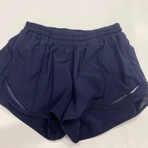 Lululemon hotty hot high rise lined short 2.5”